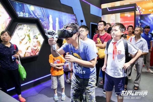 VR体验"无所不能"  境宇文化亮相2018上海科博会